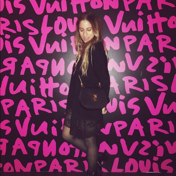 Hi, I’m Sarah, lifelong shopaholic! 💕 - Picture 3 of 3